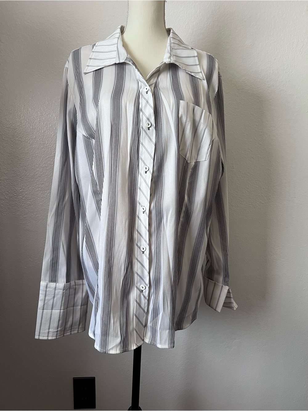 Unique Spectrum Black and White Striped Stretch Button Down Blouse Size 2XL